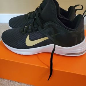 Nike Women's Air Max Bella TR 2